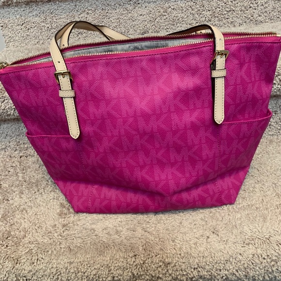 MICHAEL KORS PURSE - Picture 4 of 5